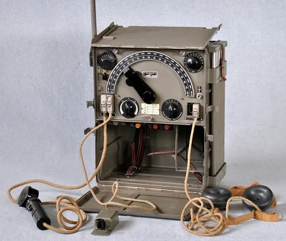 Das Kleinfunkgerät A1 von Zellweger stand zwischen 1940 und 1950 bei der Schweizer Armee im Einsatz. (Archiv) Das Kleinfunkgerät A1, das von Zellweger vor dem Zweiten Weltkrieg entwickelt und gebaut wurde.